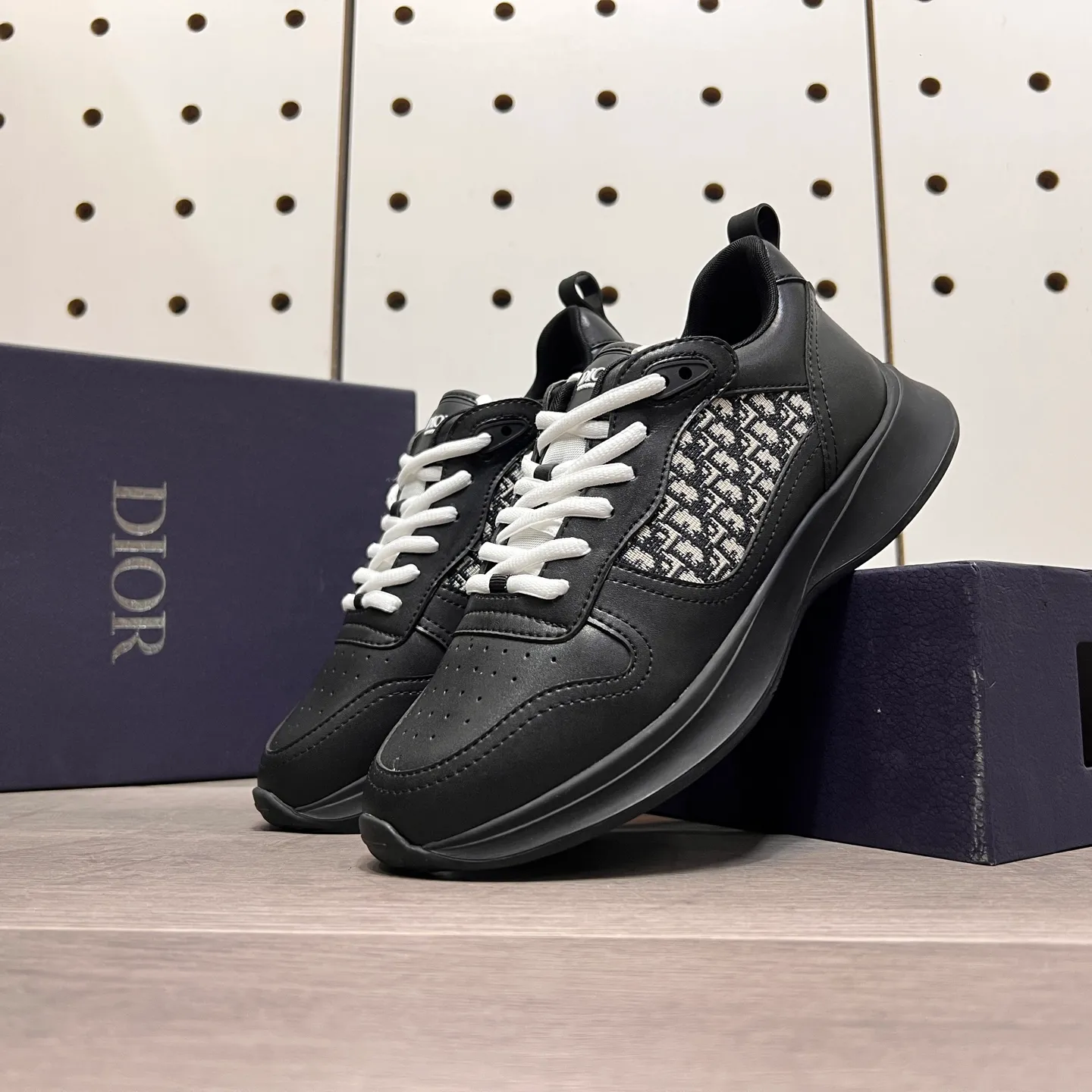 Men's Men's Shoes 💰: 400💰《Dior》The latest and most popular casual shoes, top brand [seduce] luxury~purchase, top~quality. [Strong] The upper is made of imported breathable cowhide with material ➕ breathable sheepskin feet (•) and fine workmanship. Original stylish and stylish soft rubber wear-resistant foreskin outsole, light and comfortable on the foot, size: 38-44, (customized 45, 46), five colors available